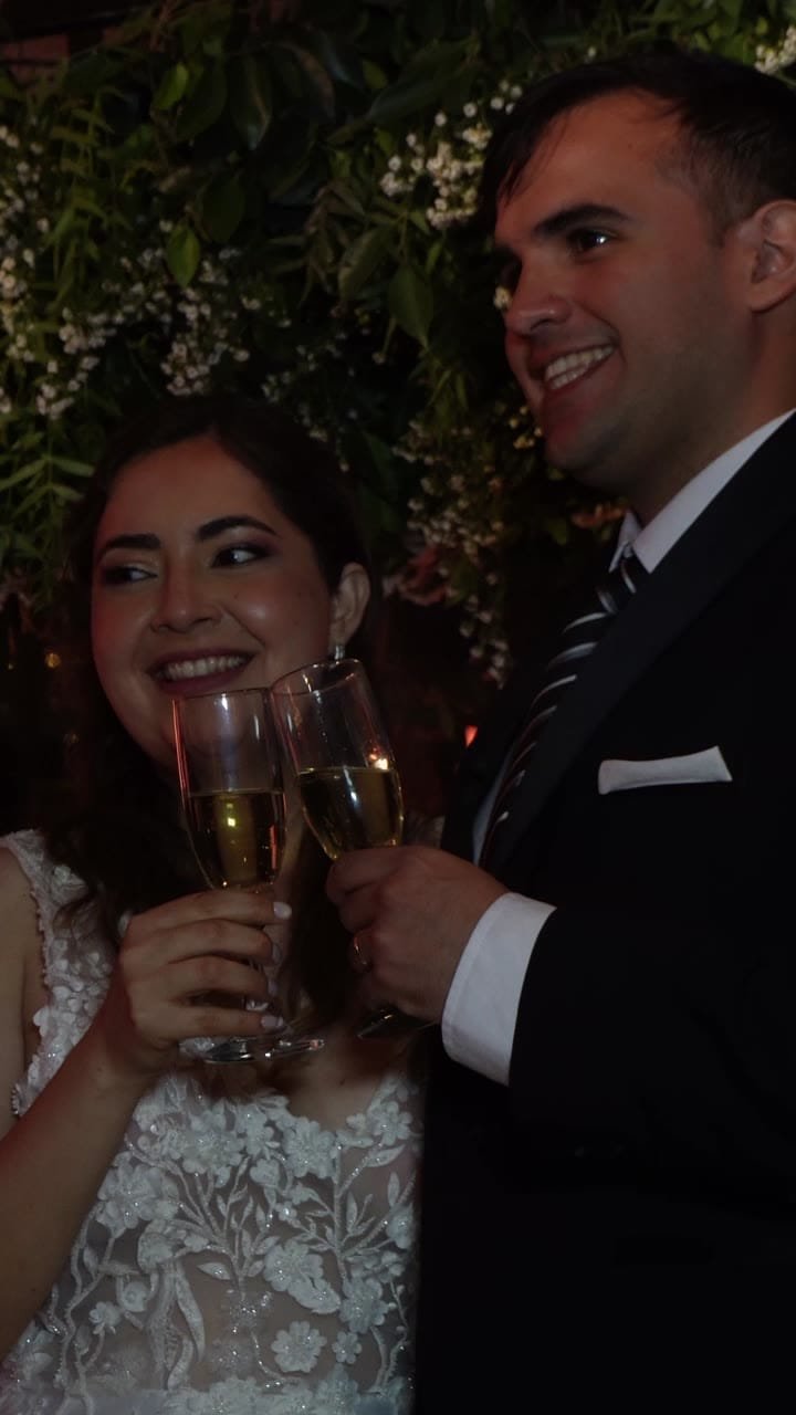 Brindis de Rocío y Ale en la fiesta de casamiento